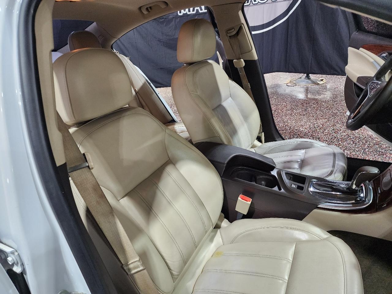 Buick Regal 4dr Sdn Premium I FWD 2014