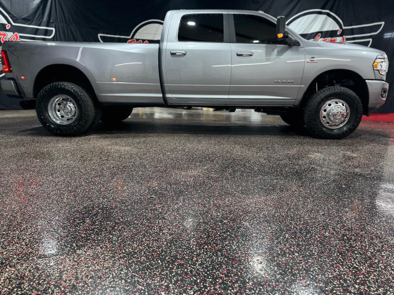 RAM 3500 Big Horn 4x4 Crew Cab 8' Box 2020