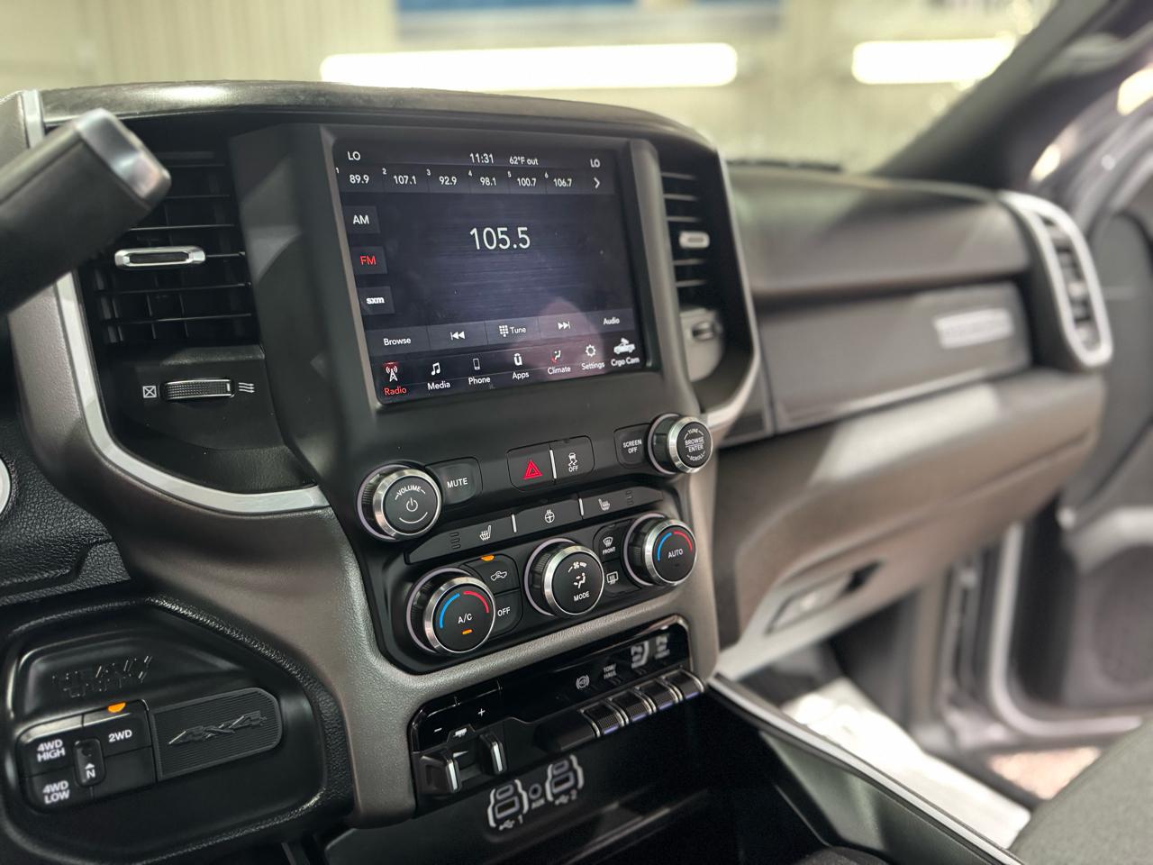 RAM 3500 Big Horn 4x4 Crew Cab 8' Box 2020