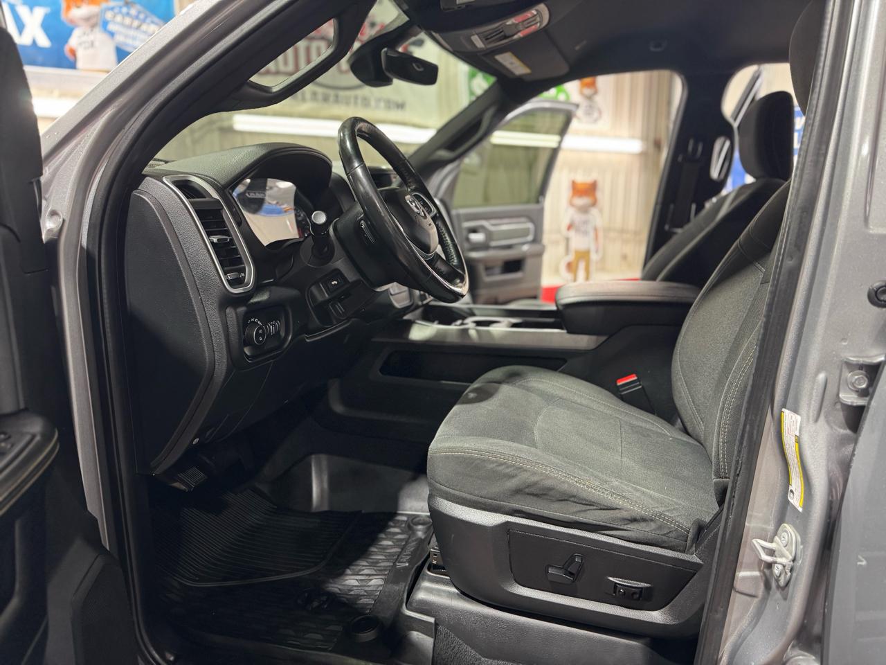 RAM 3500 Big Horn 4x4 Crew Cab 8' Box 2020