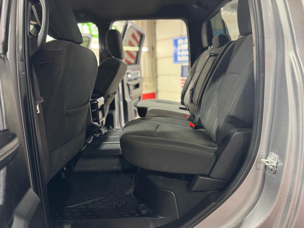 RAM 3500 Big Horn 4x4 Crew Cab 8' Box 2020