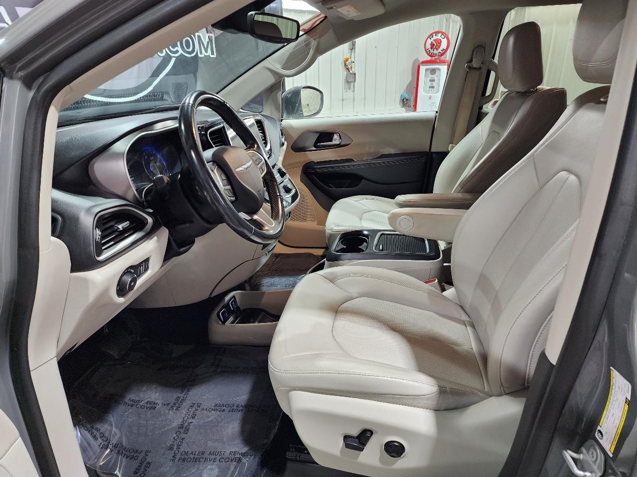 Chrysler Pacifica Touring L FWD 2021