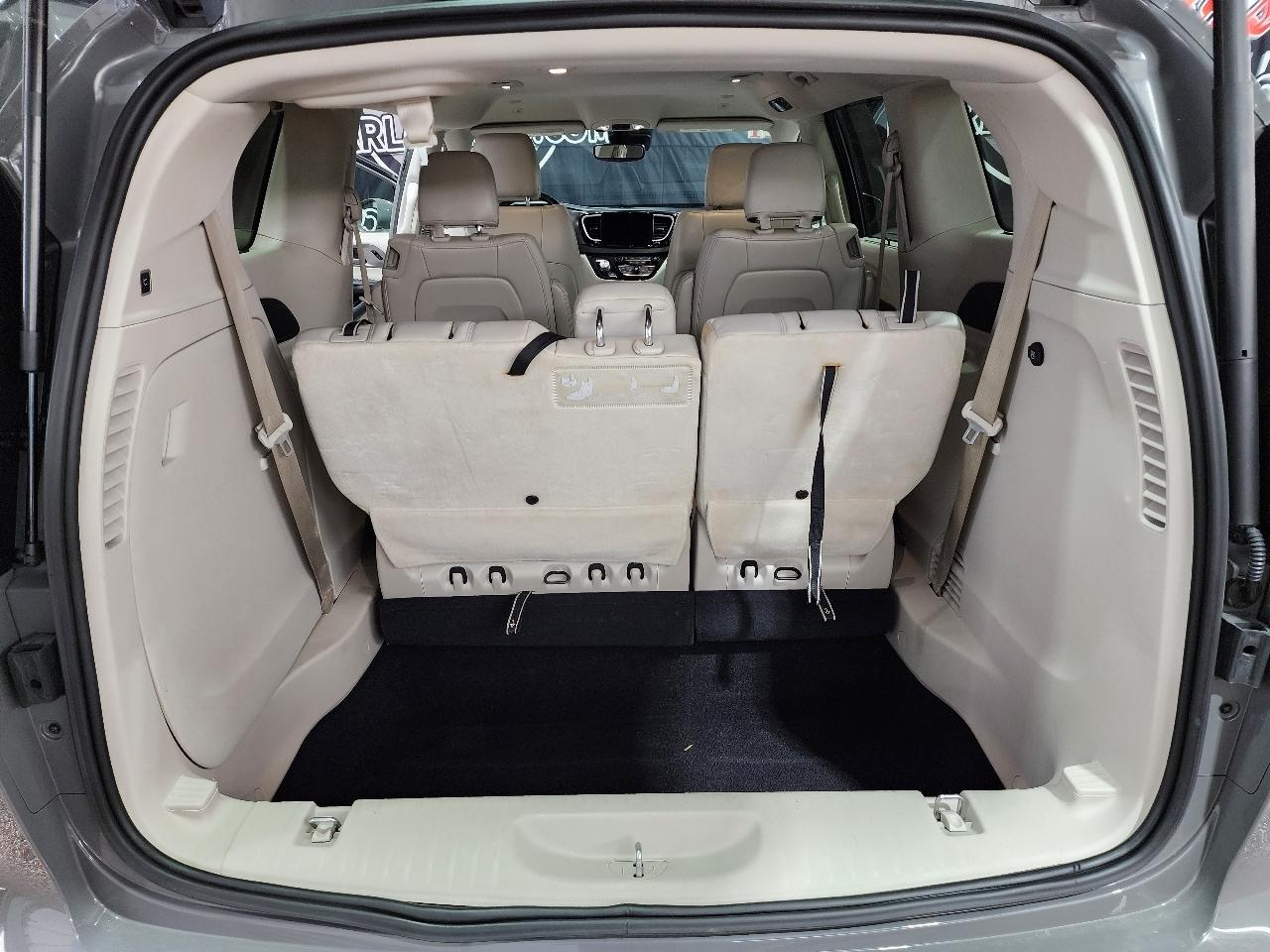 Chrysler Pacifica Touring L FWD 2021