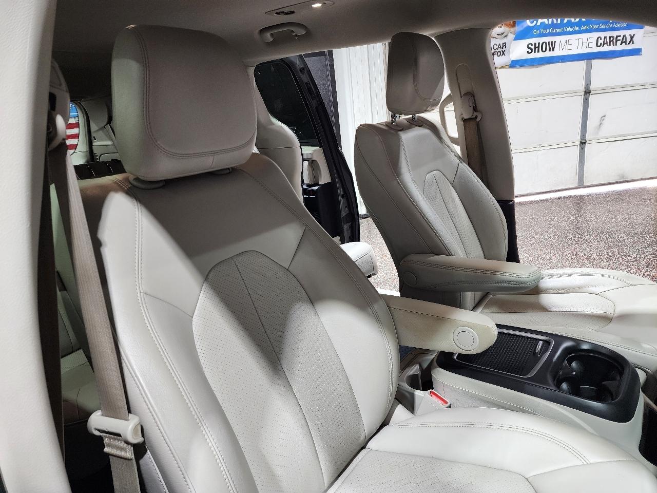 Chrysler Pacifica Touring L FWD 2021