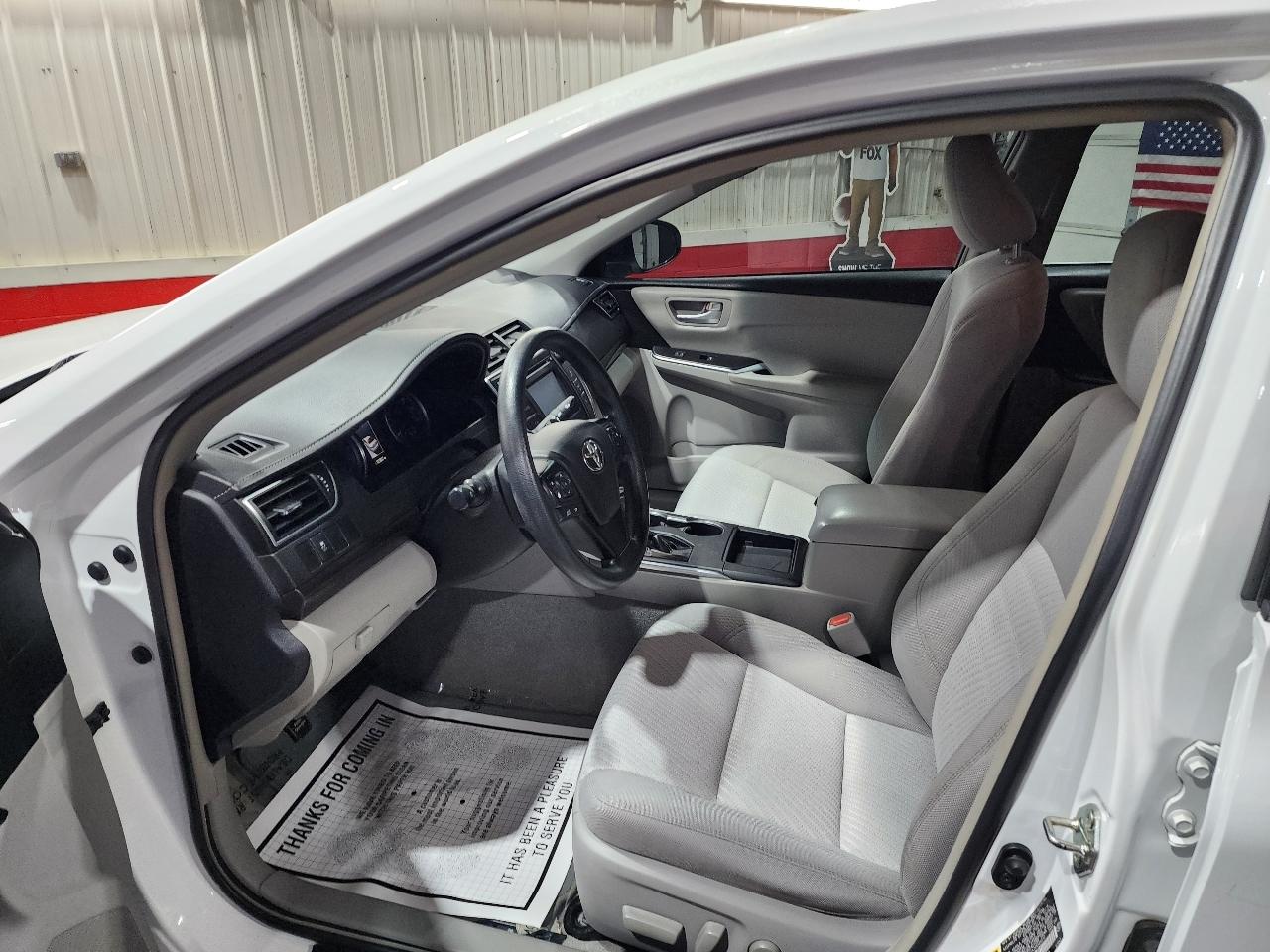 Toyota Camry 4dr Sdn I4 Auto SE w/Special Edition Pkg (Natl) 2016