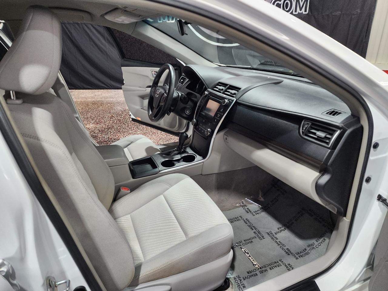 Toyota Camry 4dr Sdn I4 Auto SE w/Special Edition Pkg (Natl) 2016