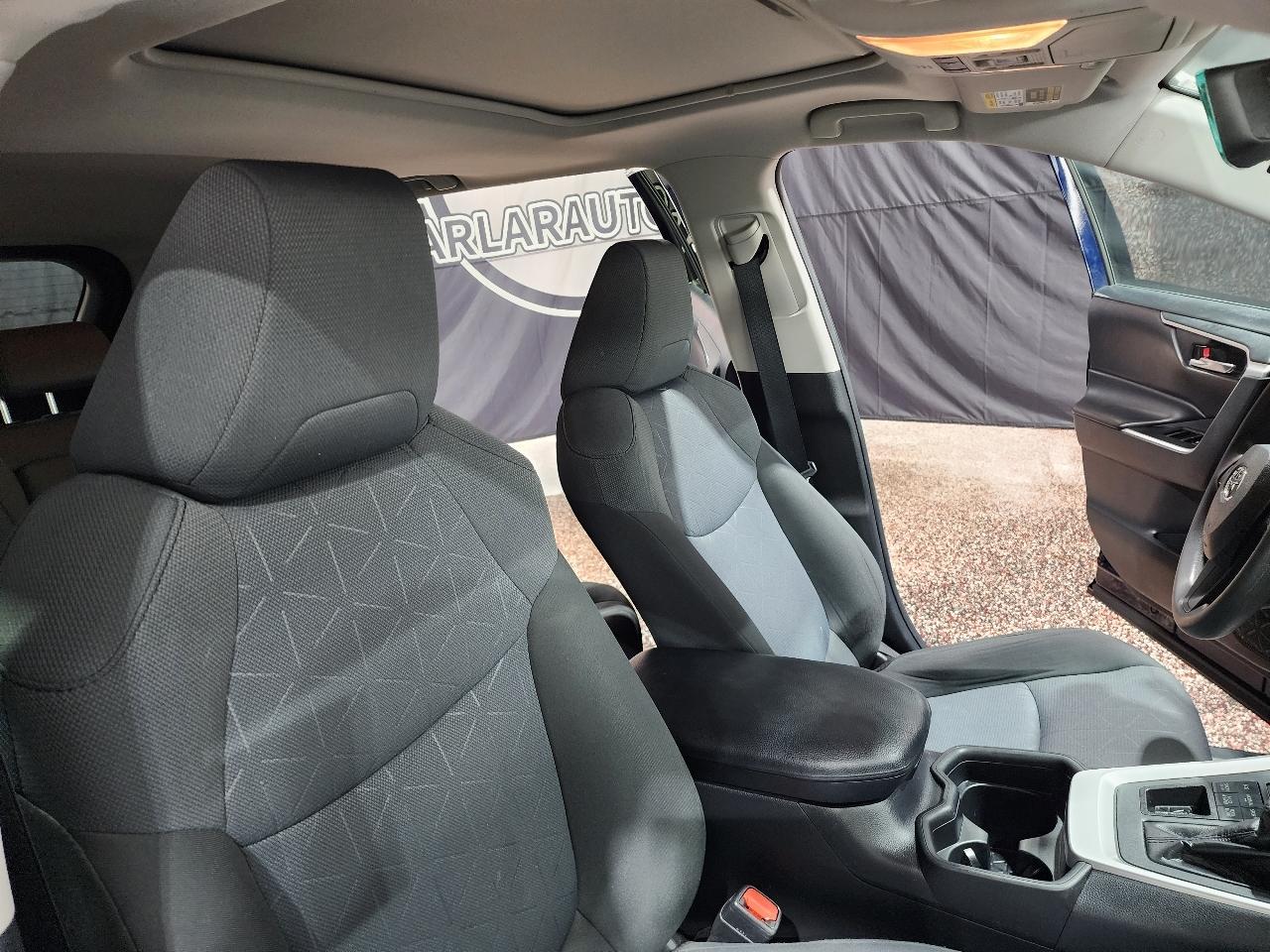 Toyota RAV4 XLE AWD (Natl) 2019