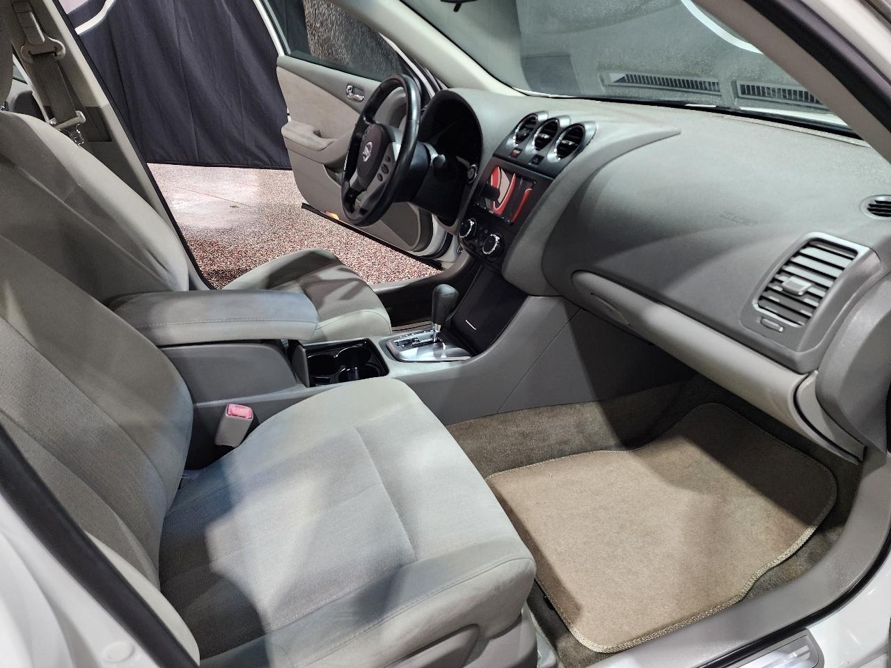Nissan Altima 4dr Sdn I4 CVT 2.5 S 2012