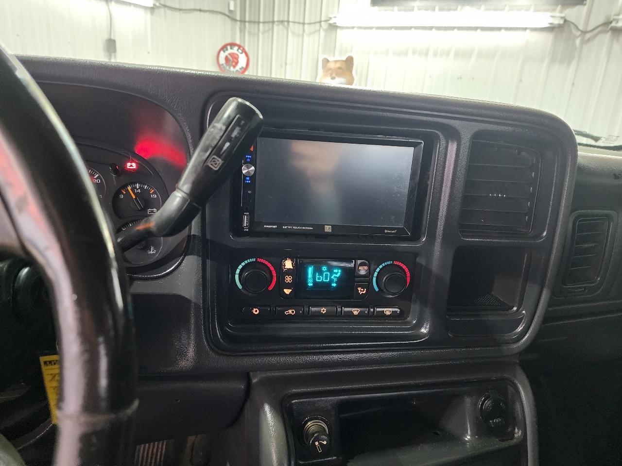 Chevrolet Silverado 2500HD Crew Cab 153" WB 4WD LT 2004
