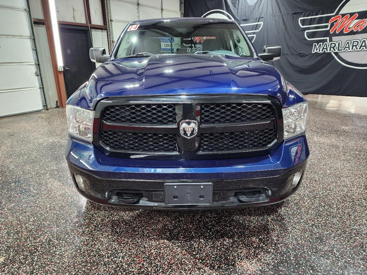 RAM 1500 4WD Crew Cab 140.5" Outdoorsman 2014