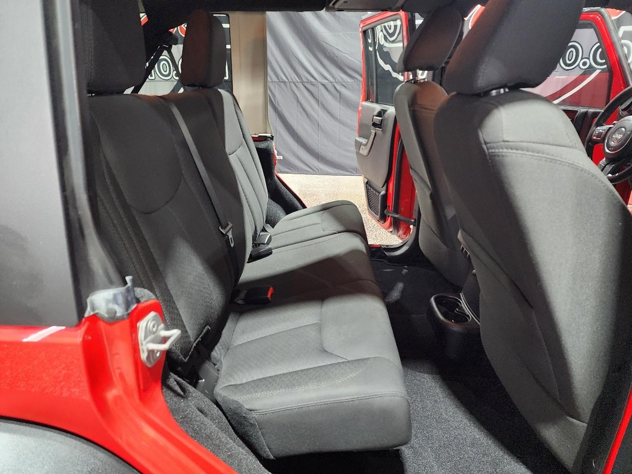 Jeep Wrangler Unlimited 4WD 4dr Sport 2015