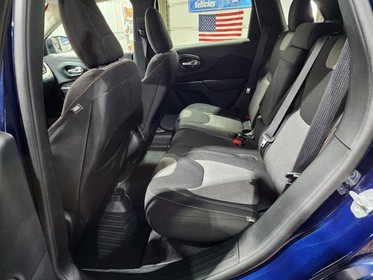 Jeep Cherokee FWD 4dr Sport 2016
