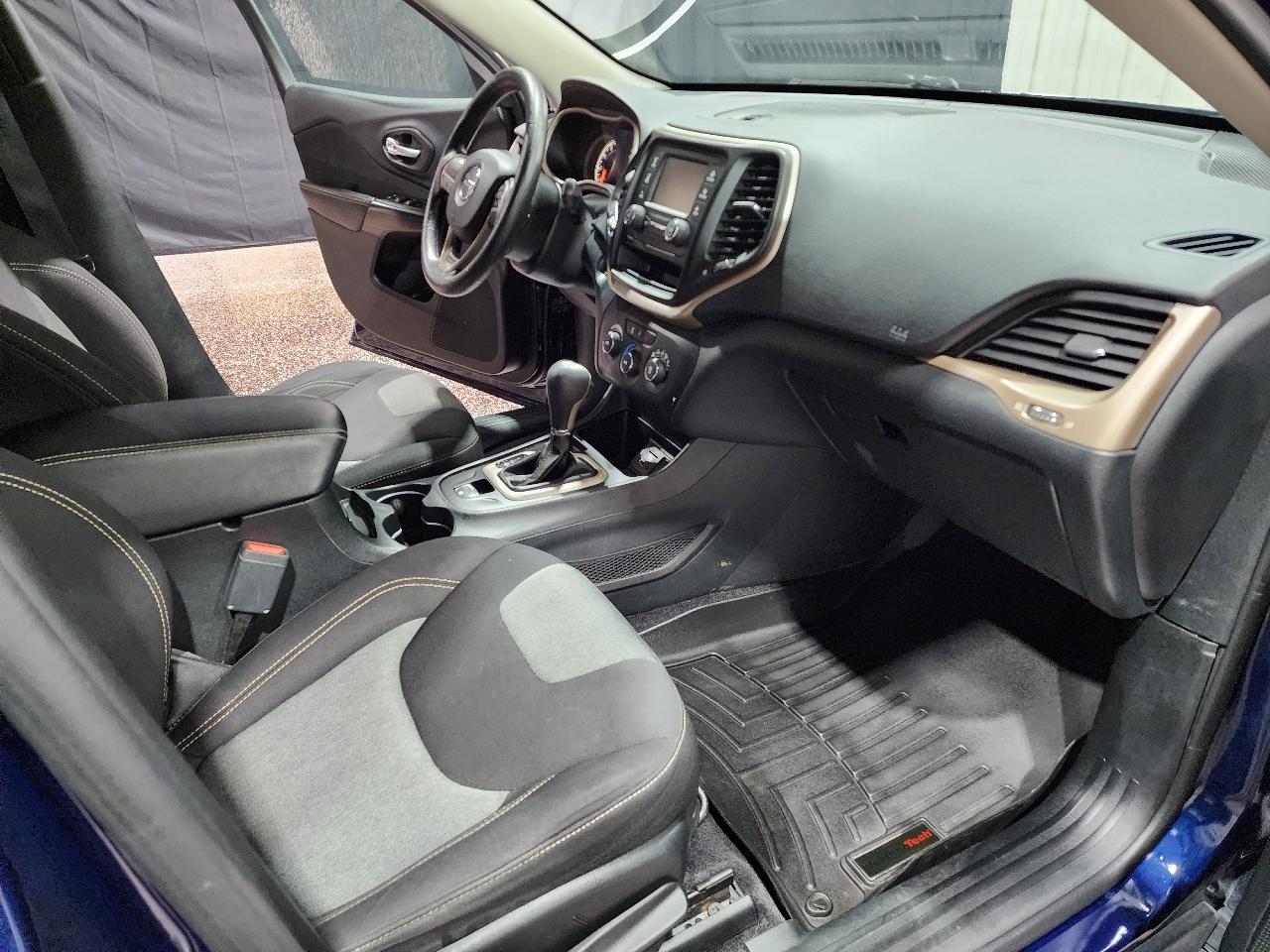 Jeep Cherokee FWD 4dr Sport 2016