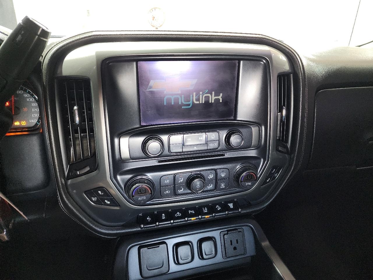 Chevrolet Silverado 2500HD Built After Aug 14 4WD Crew Cab 153.7" LTZ 2015