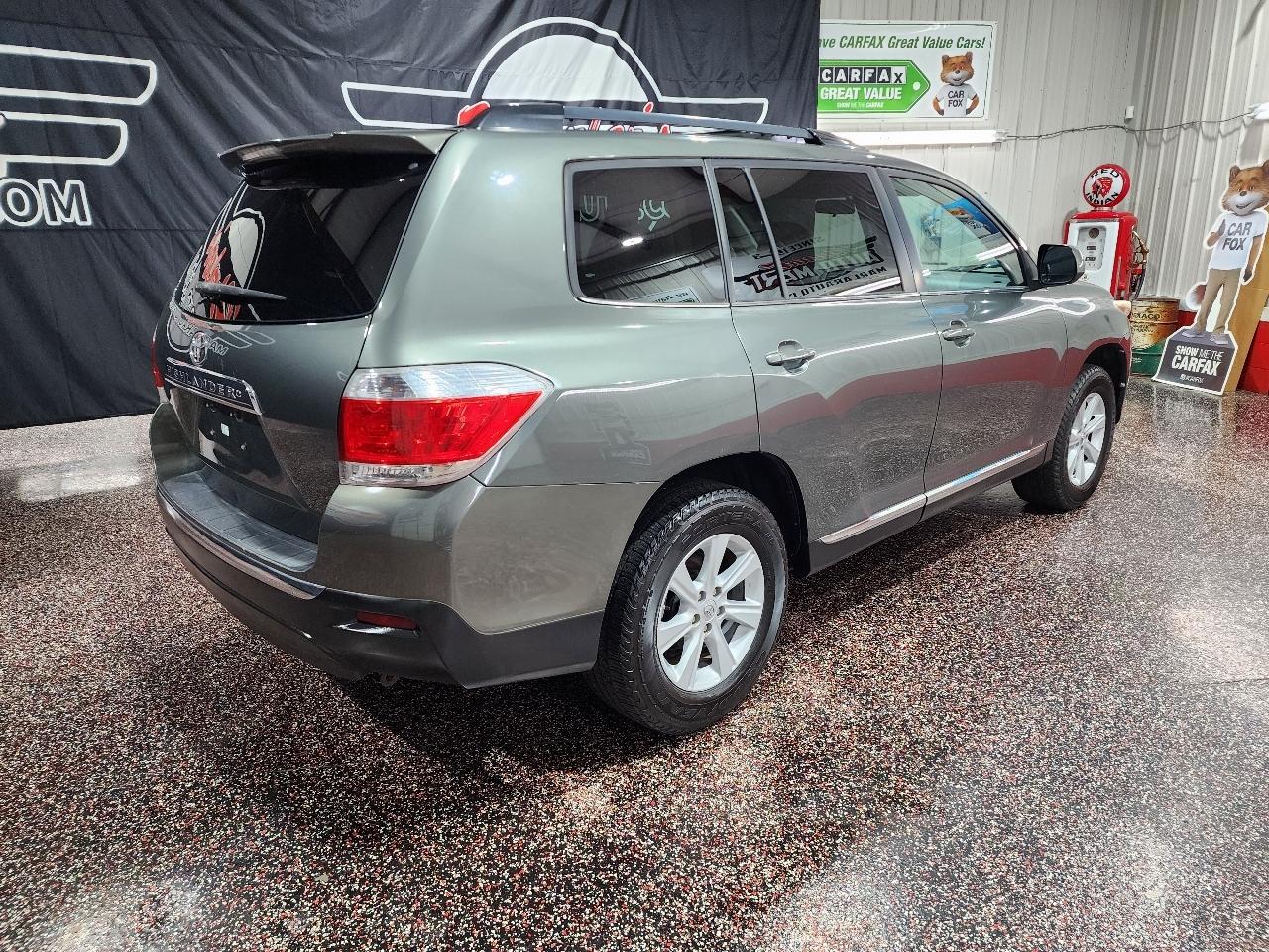 Toyota Highlander FWD 4dr I4 (Natl) 2013