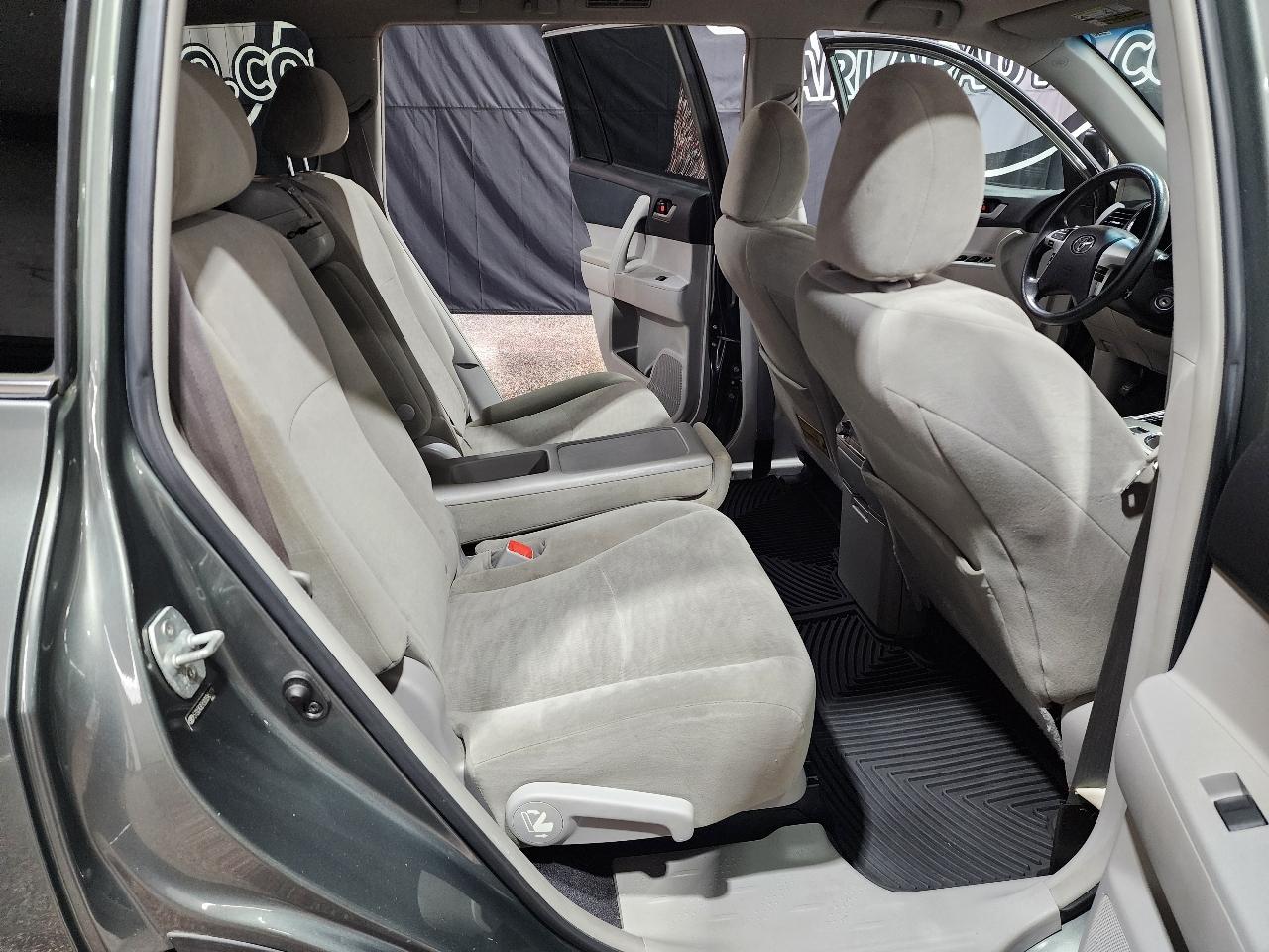Toyota Highlander FWD 4dr I4 (Natl) 2013