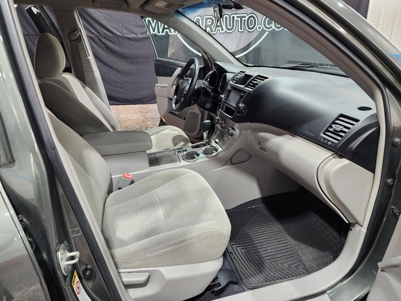 Toyota Highlander FWD 4dr I4 (Natl) 2013