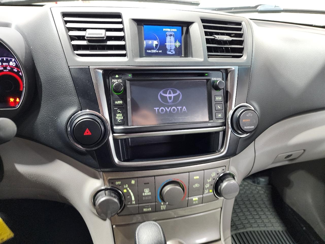 Toyota Highlander FWD 4dr I4 (Natl) 2013
