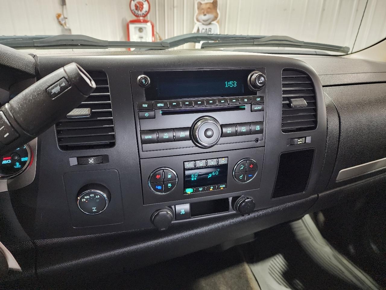 Chevrolet Silverado 1500 4WD Crew Cab 143.5" LT 2011