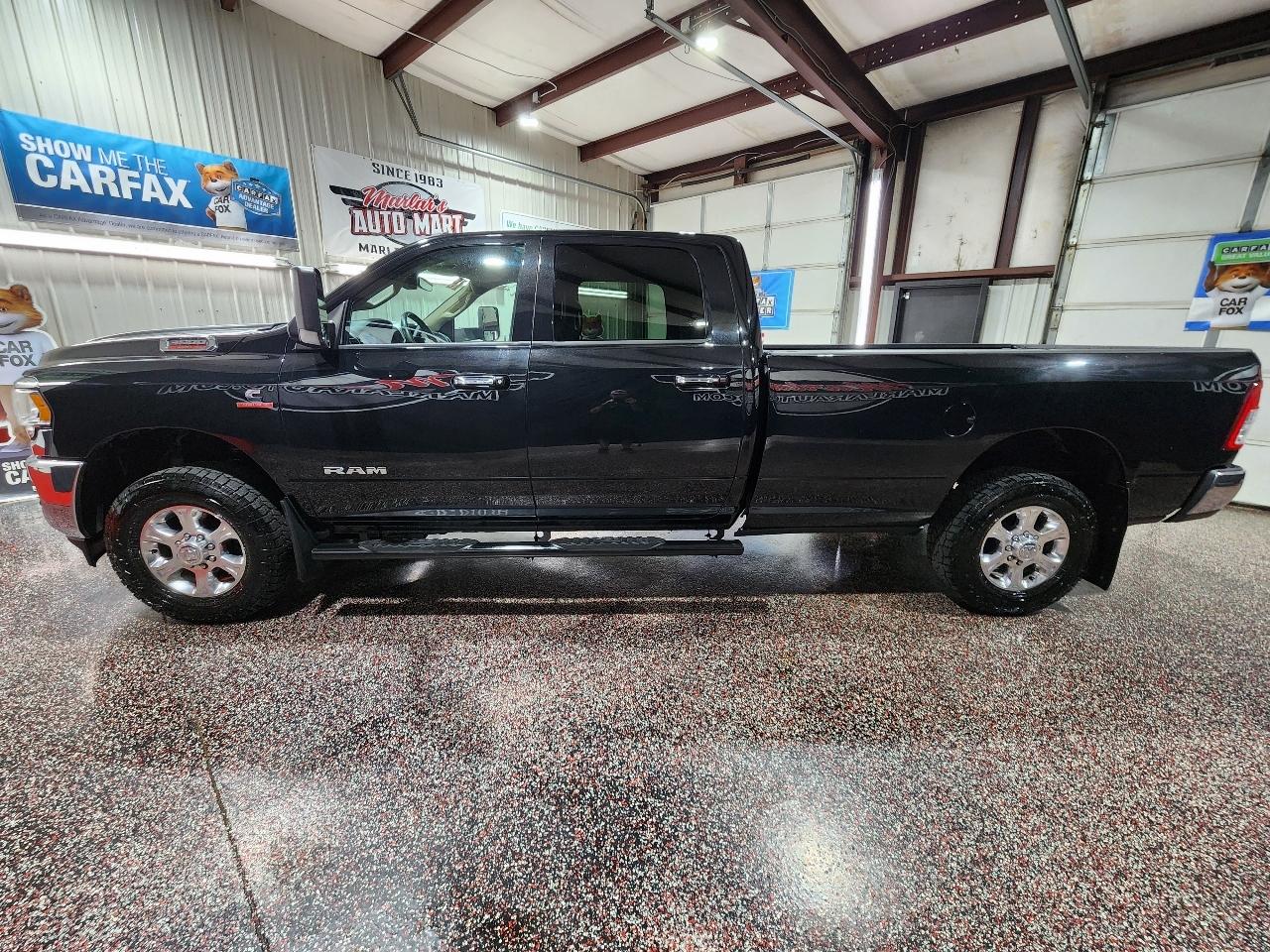 RAM 3500 Big Horn 4x4 Crew Cab 8' Box 2019