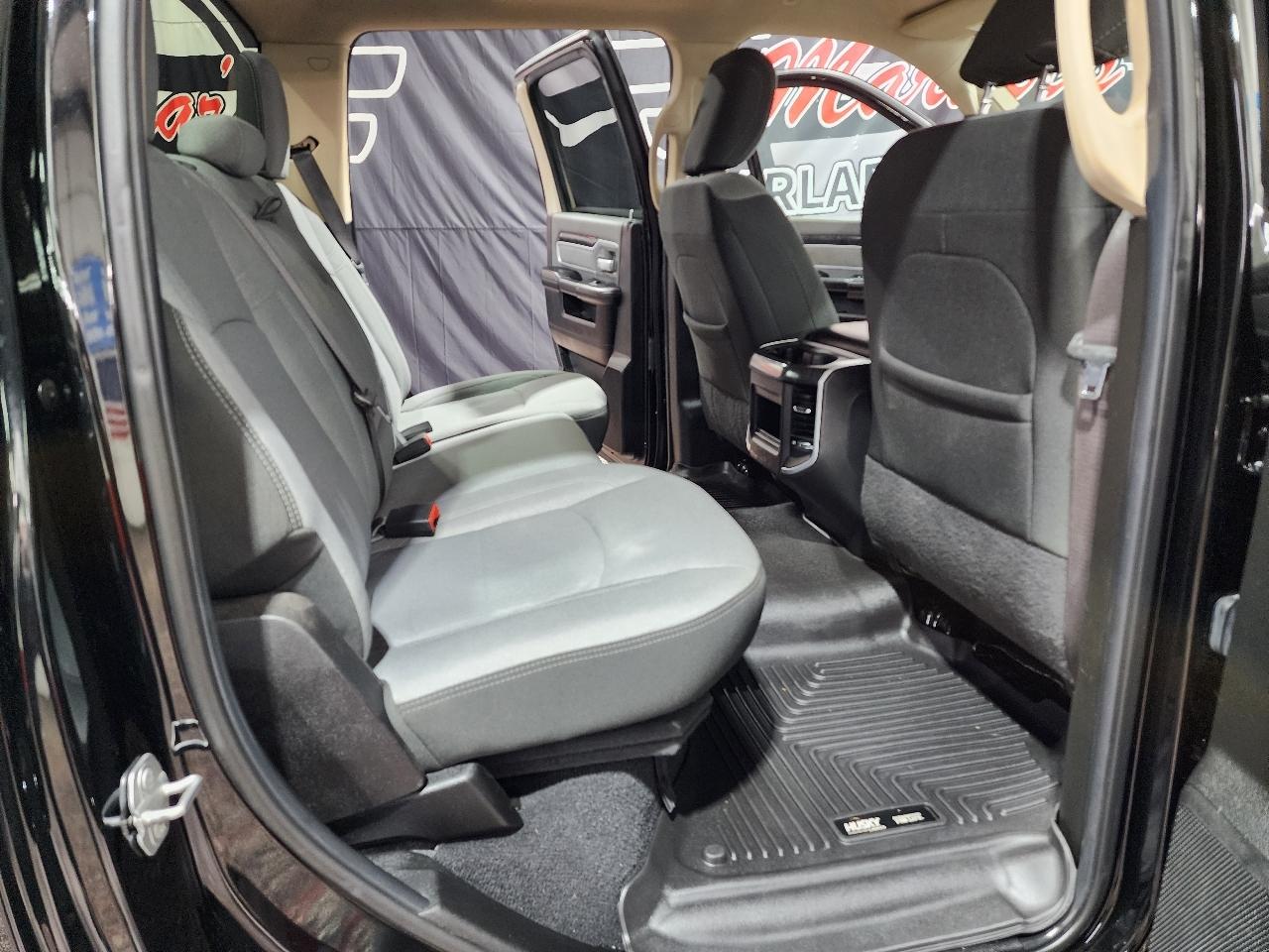 RAM 3500 Big Horn 4x4 Crew Cab 8' Box 2019