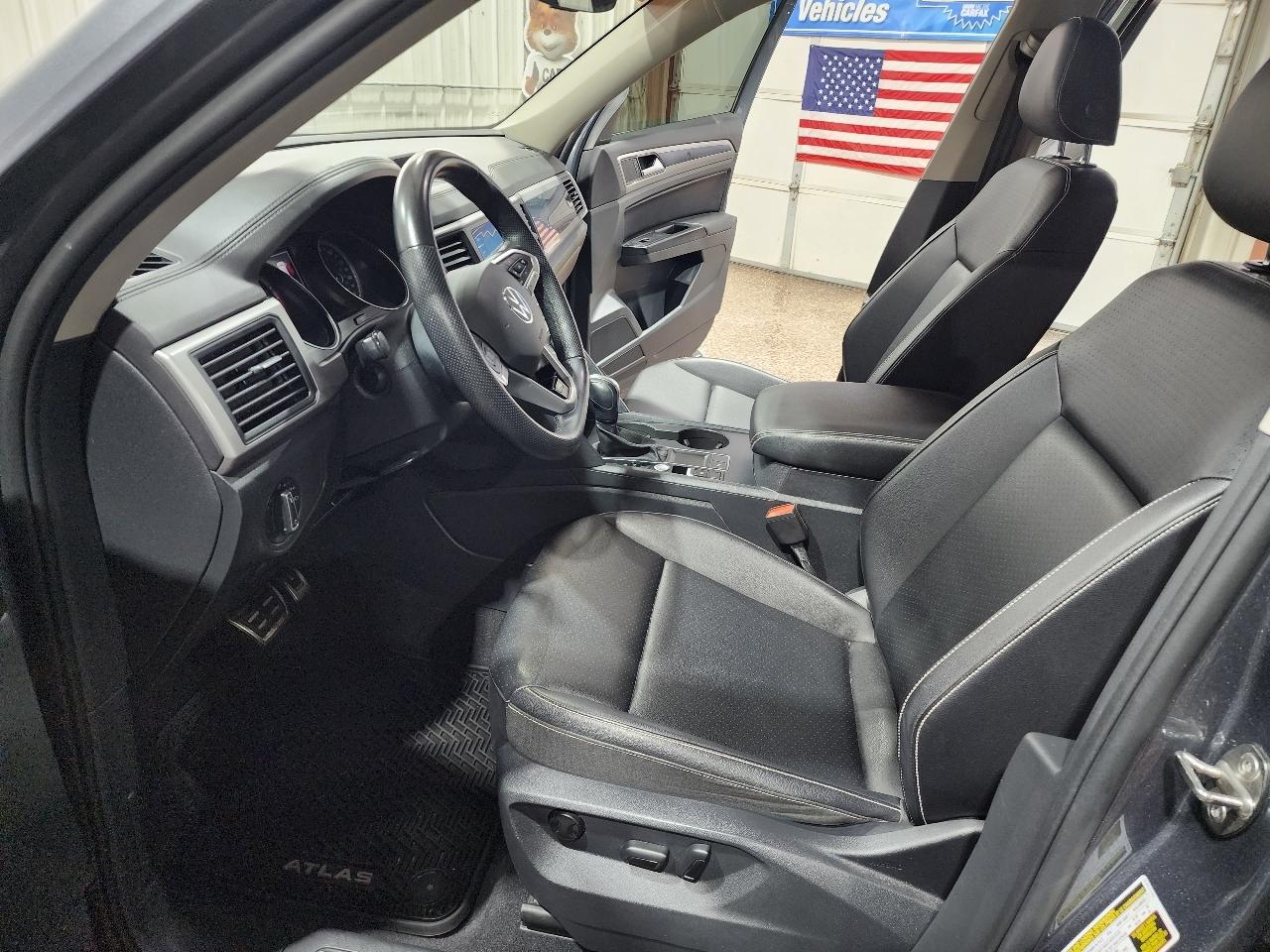 Volkswagen Atlas 2021.5 3.6L V6 SE w/Technology R-Line FWD 2021