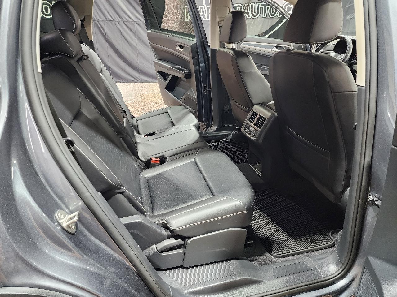 Volkswagen Atlas 2021.5 3.6L V6 SE w/Technology R-Line FWD 2021