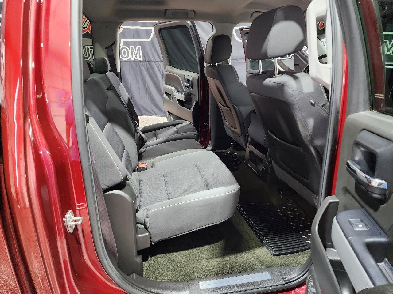 Chevrolet Silverado 1500 4WD Crew Cab 143.5" LT w/2LT 2015