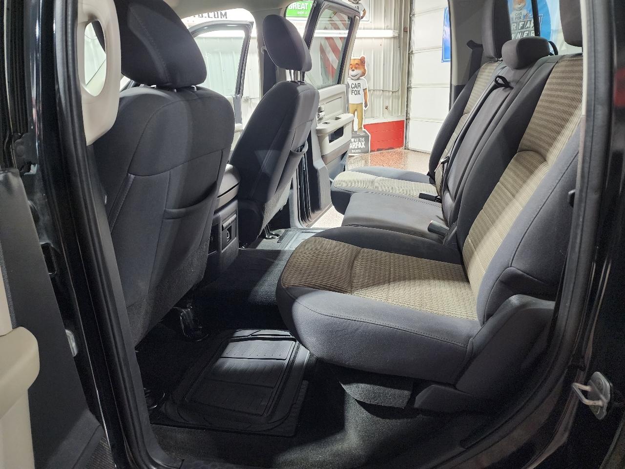 Dodge 1500 4WD Crew Cab 140.5" Big Horn 2012