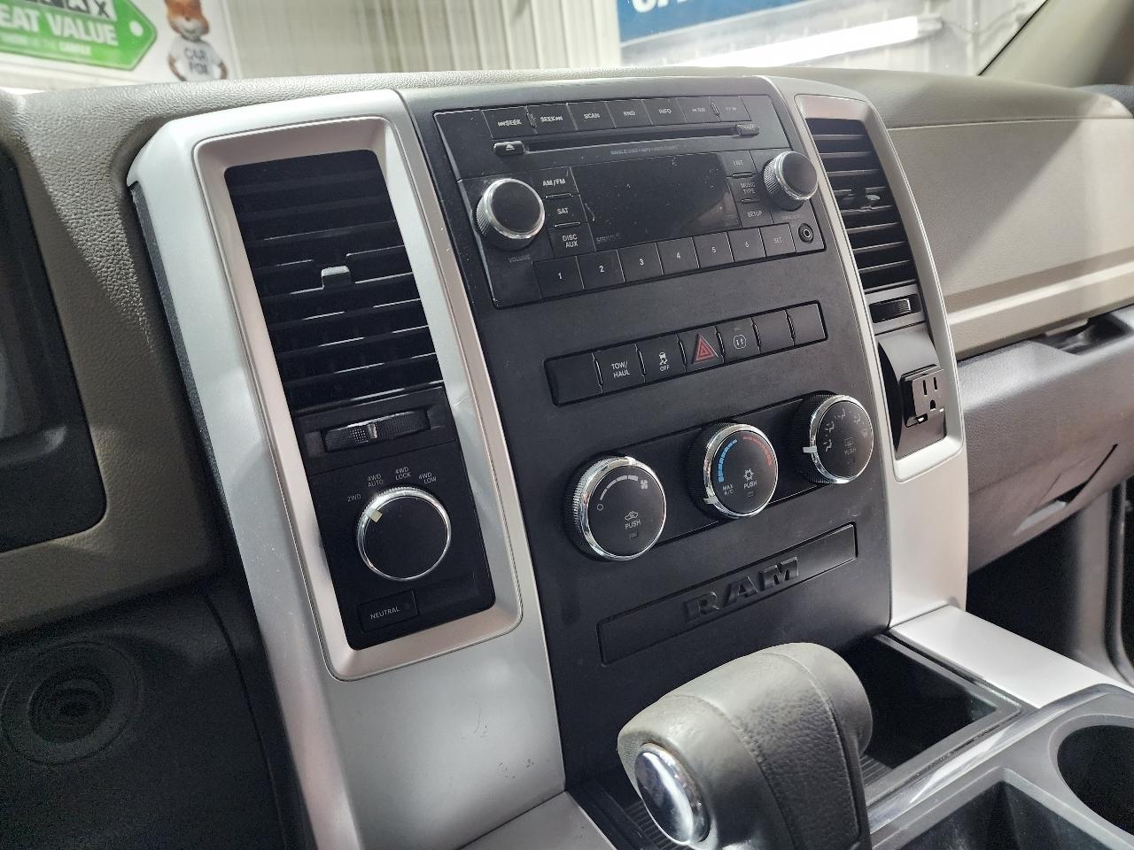 Dodge 1500 4WD Crew Cab 140.5" Big Horn 2012