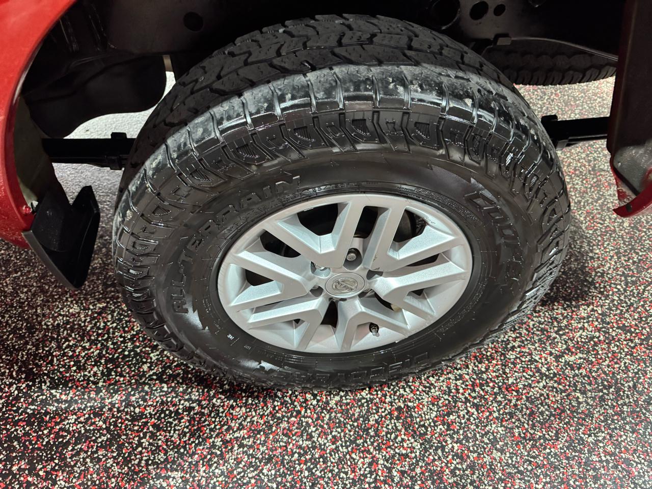 Nissan Frontier 4WD Crew Cab SWB Auto SV 2015