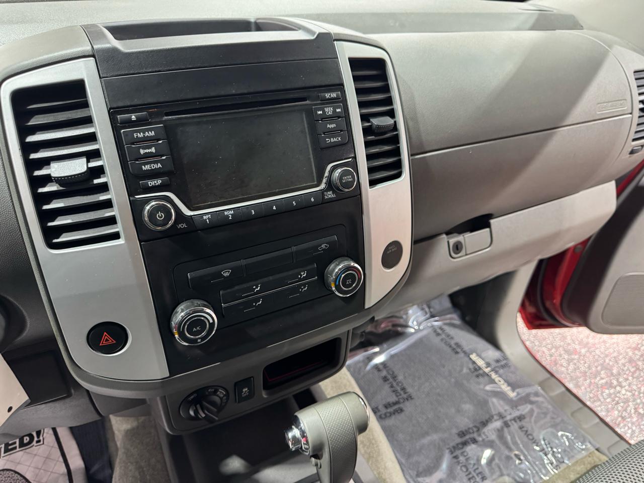 Nissan Frontier 4WD Crew Cab SWB Auto SV 2015