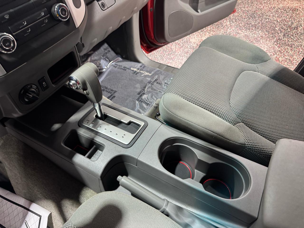 Nissan Frontier 4WD Crew Cab SWB Auto SV 2015
