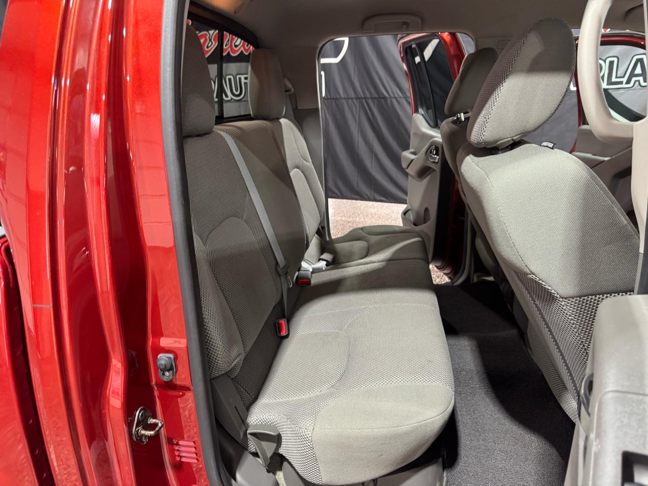Nissan Frontier 4WD Crew Cab SWB Auto SV 2015