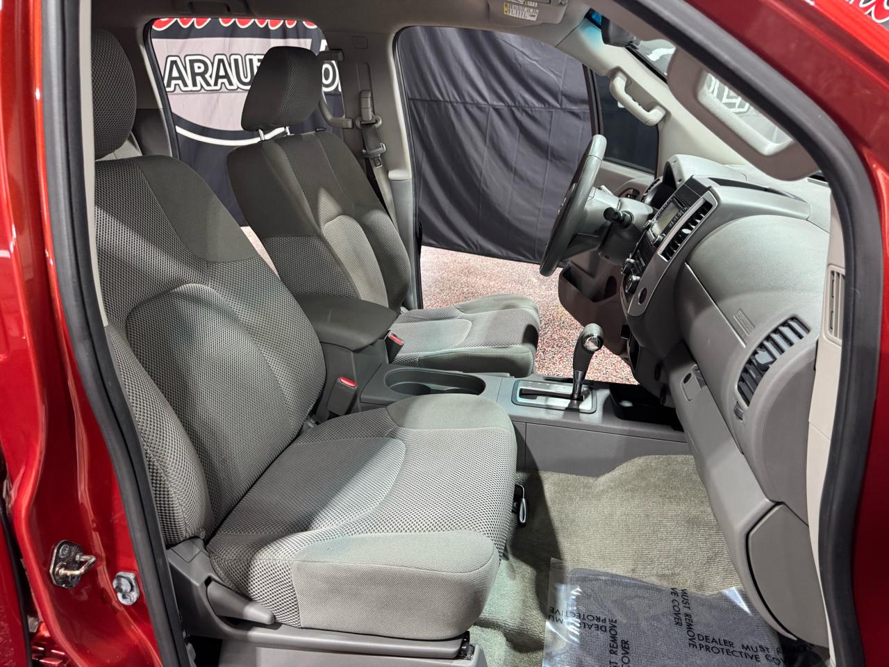 Nissan Frontier 4WD Crew Cab SWB Auto SV 2015