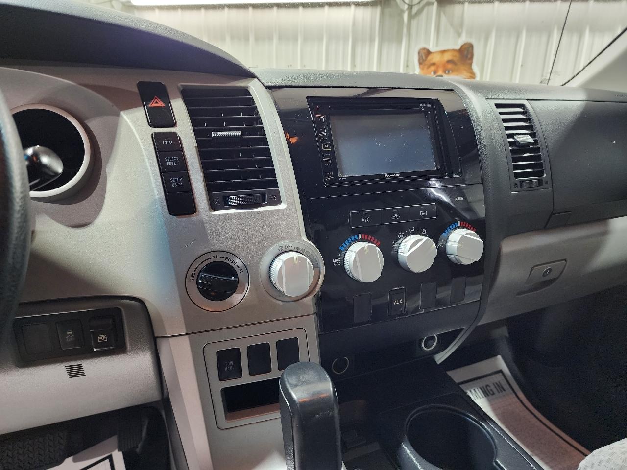 Toyota Tundra 4WD Truck CrewMax 5.7L V8 6-Spd AT (Natl) 2008