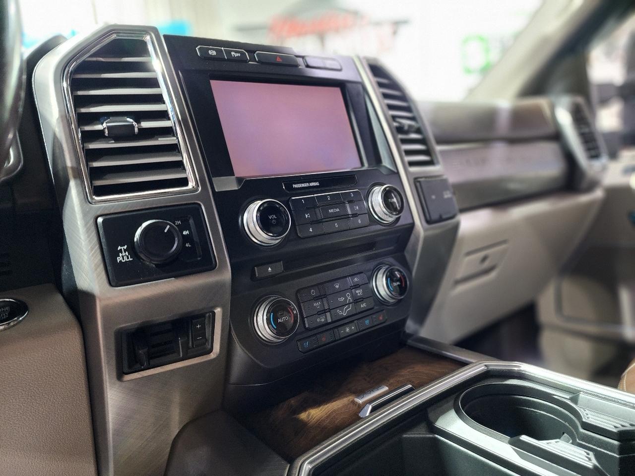 Ford Super Duty F-250 SRW King Ranch 4WD Crew Cab 8' Box 2018