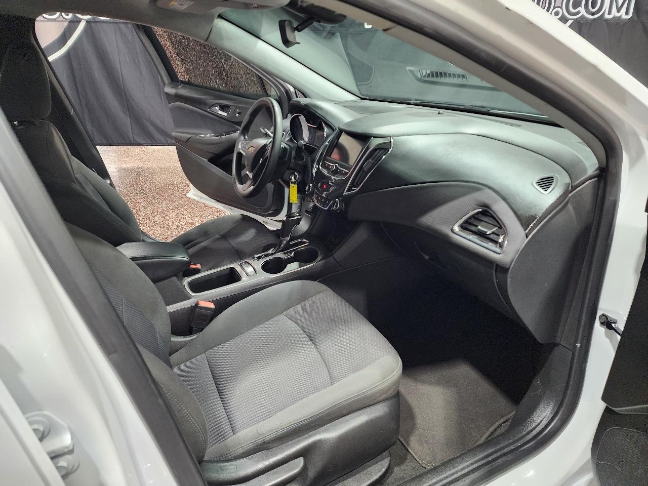 Chevrolet Cruze 4dr HB LT 2019