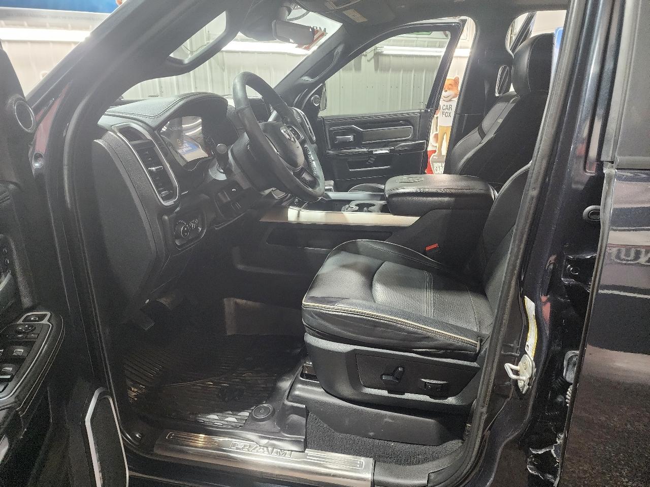RAM 3500 Laramie 4x4 Crew Cab 8' Box 2019