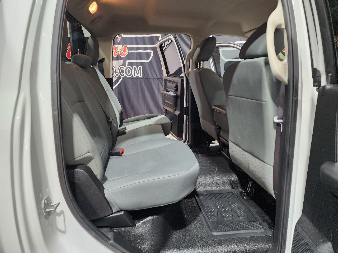 RAM 4500 4WD Crew Cab 173" WB 60" CA Tradesman 2015