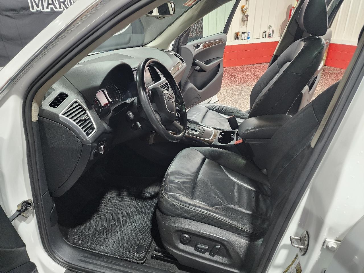 Audi Q5 quattro 4dr 3.2L Premium Plus 2011