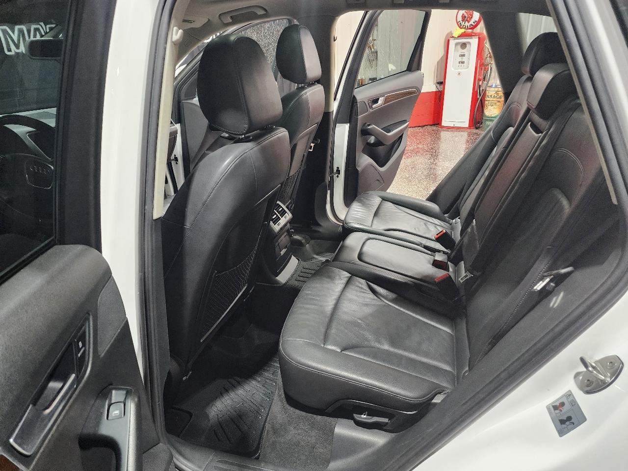 Audi Q5 quattro 4dr 3.2L Premium Plus 2011