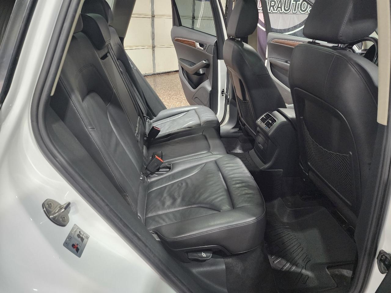 Audi Q5 quattro 4dr 3.2L Premium Plus 2011