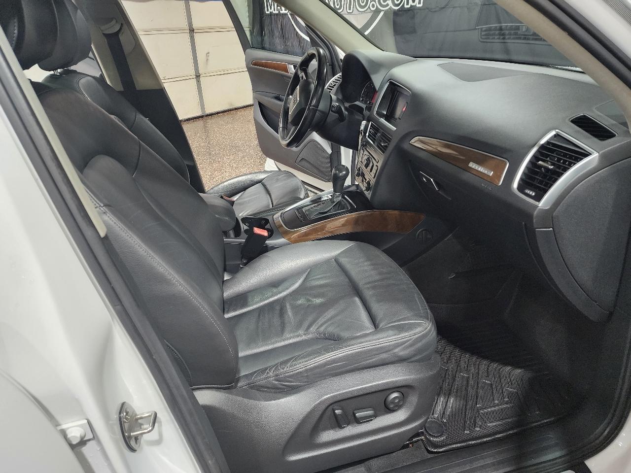 Audi Q5 quattro 4dr 3.2L Premium Plus 2011