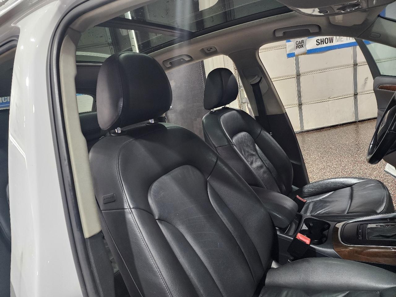 Audi Q5 quattro 4dr 3.2L Premium Plus 2011