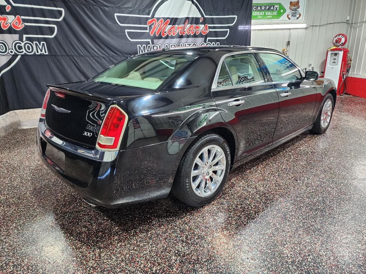Chrysler 300 4dr Sdn V6 Limited RWD 2012
