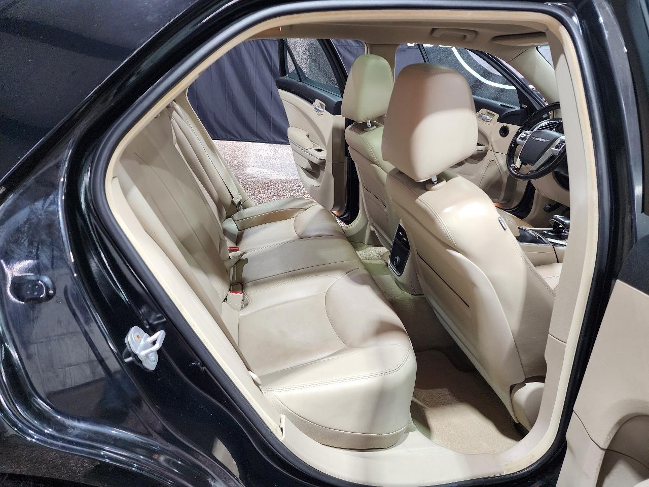 Chrysler 300 4dr Sdn V6 Limited RWD 2012