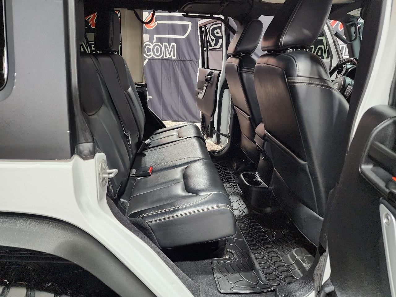 Jeep Wrangler Unlimited 4WD 4dr Sahara 2015