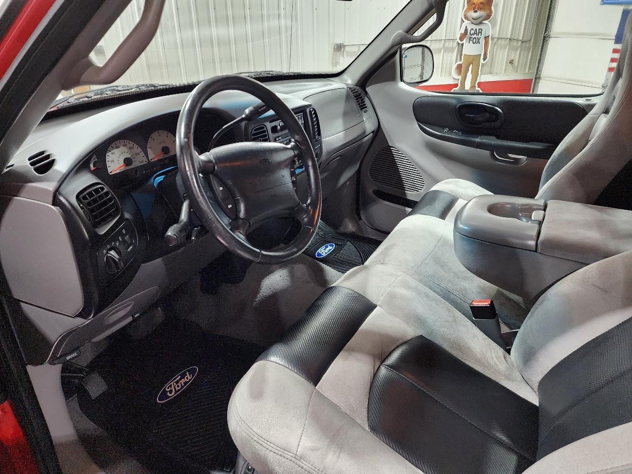 Ford F-150 Reg Cab Flareside 120" Lightning 2001