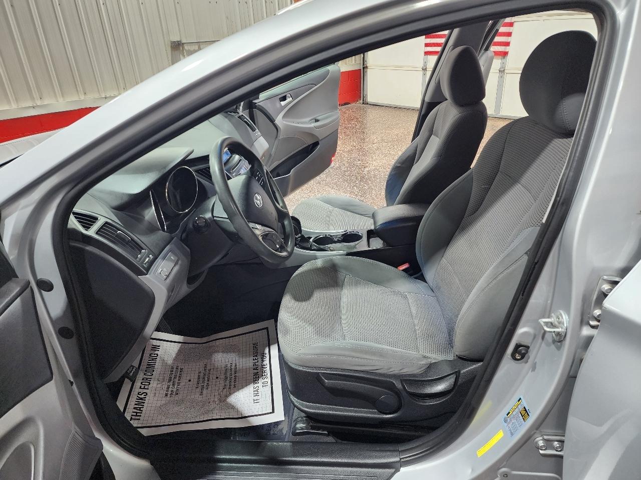 Hyundai Sonata 4dr Sdn 2.4L Auto GLS 2011